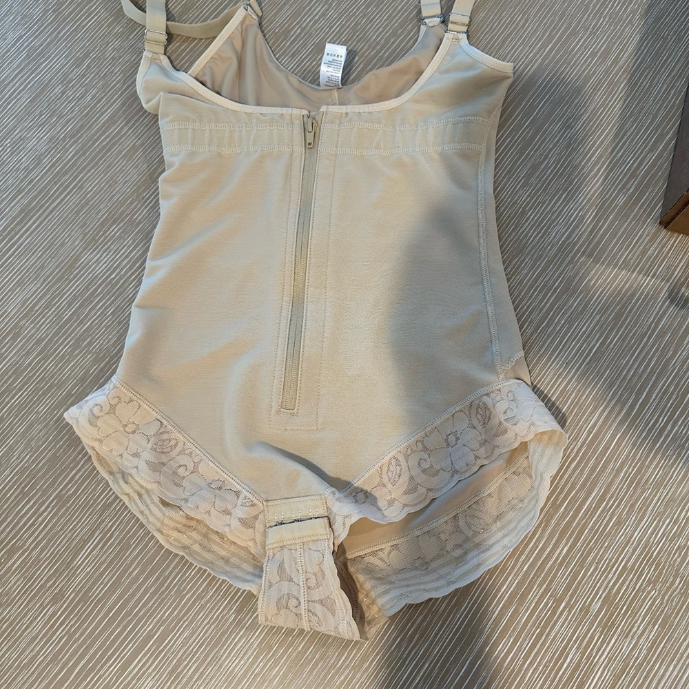 Yianna Womens Size Med Beige Tummy Tuck Compression Garment Shapewear